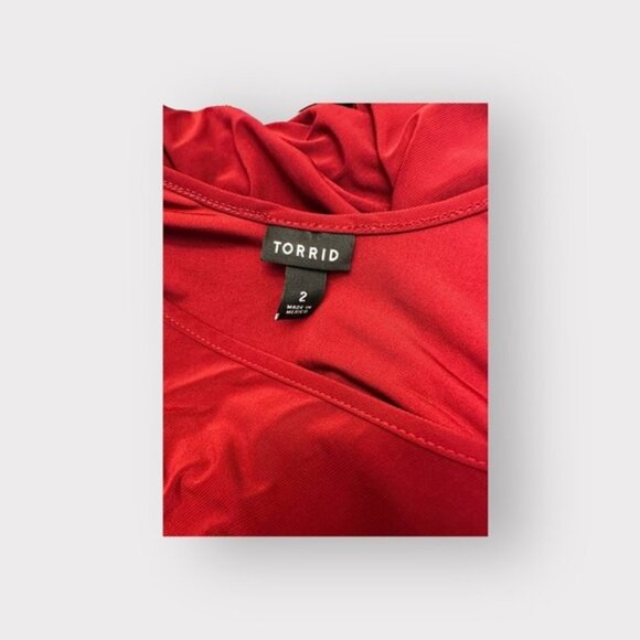 Women’s Torrid Deep Red Studio Knit V-Neck Ruched Front Babydoll Tee 2 2XL XXL - Picture 9 of 13